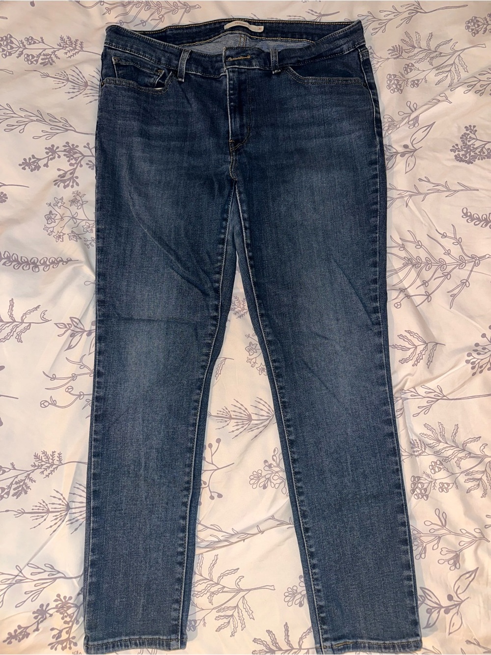 Levi’s 711 Skinny Jeans Size 31 Dark Wash – Like New 👖